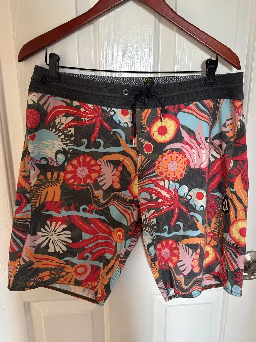 Mens Volcom Floral Multicolor Swim Trunks Size 33